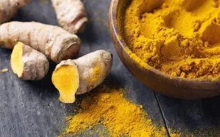 كيف تستخدم الكركم كسلاح في مواجهة فيروس كورونا؟ 