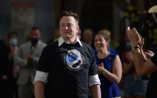 إيلون ماسك والفشل.. كيف حافظ على مكانه في القمة رغم الانتكاسات؟ «فيديو»