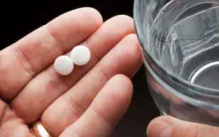 هل تتناول الأسبرين يوميًا؟.. دراسات جديدة تنسف نظريات قديمة