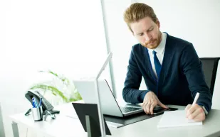 إذا كان موظفوك منشغلين دائمًا فأنت في مشكلة كبيرة.. إليك حلها