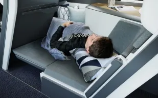 بسبب كورونا.. هل تحول شركات الطيران مقاعد الركاب لأخرى بطابقين؟ 