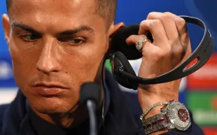 إحداها بـ 18 مليون دولار.. أغلى ساعات مشاهير العالم