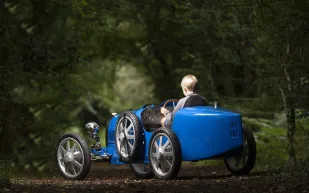 للاثرياء فقط ..بوجاتس تكشف عن سيارة أطفال ذات نسخ محدودة (فيديو)