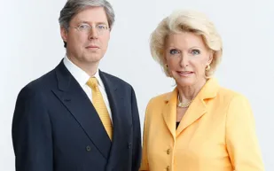 لا يزالون من الأثرياء.. كيف فقدت هذه الأسرة 26 مليار دولار من ثروتها؟