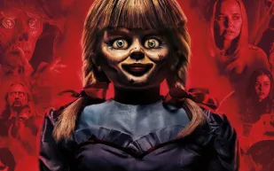 الهروب المخيف.. الدمية أنابيل تفر من متحف السحر ! (فيديو)