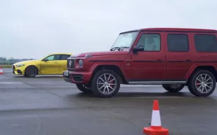 سباق السرعة بين هاتشباك و SUV من مرسيدس ..أيهما سينتصر؟ (فيديو)