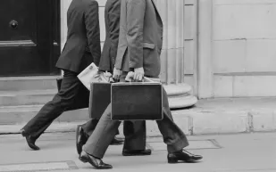 أجمل موديلات شنط رجالي عملية تناسب جميع الأذواق