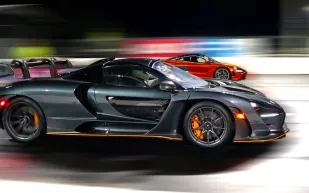 شاهد| سباق تسارع ناري بين عملاقي ماكلارين سينا و720S..لمن الغلبة؟