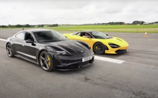 سباق تسارع شرس بين الخارقة ماكلارين 720S وبورشه الكهربائية 