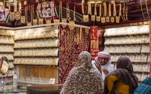 أسعار الذهب اليوم في الإمارات مع المصنعية وبدونها