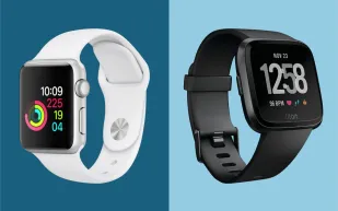 أيهما أفضل ساعة Apple Watch SE أم Fitbit Versa 3؟ (فيديو)