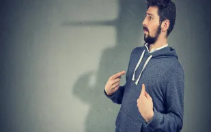 كيف تكشف كذب الشخص بناء على صوته فقط؟