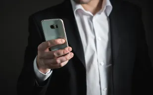 تطبيق كلوب هاوس clubhouse: ما هو ولماذا حاز على شعبية كبيرة؟