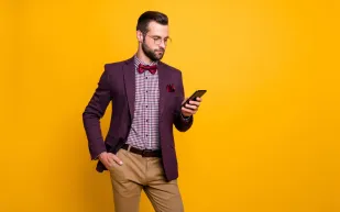 ثنائيات السروال والبليزر: أناقة بكل الألوان 