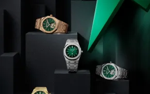رويال أوك.. ساعات تتألق باللون الأخضر