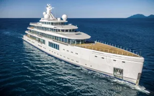 بقيمة 250 مليون دولار.. سوبر يخت يجمع بين الفخامة الاستثنائية والطاقة النظيفة