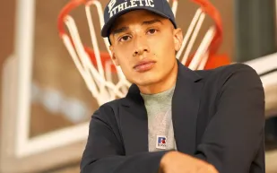 مجموعة أزياء  BOSS x Russell Athletic لإطلالة شبابية أنيقة