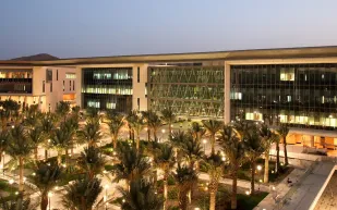 جامعة الملك عبدالعزيز مسيرة من التقدم ومواكبة أحدث التقنيات