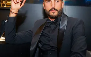 صور| بين الكلاسيكية الشبابية والعصرية.. إطلالات مميزة لمهند الحمدي 