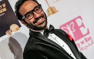 «ليس عيباً».. أحمد فهمي يعترف بخضوعه لزراعة شعر فيما أنكر هؤلاء (فيديو)