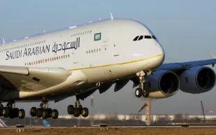 كيف تُعقم الخطوط السعودية طائراتها؟ مسؤول بالشركة يوضح