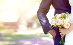 عروس تقرر الزواج من أحد المعازيم بعد هروب عريسها والنهاية كارثية !