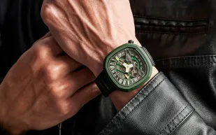 ساعة ميكانيكية فريدة مستوحاة من سباقات السيارات