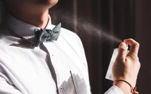 أخطاء شائعة للتعامل مع العطور تؤثر على نوعيته وثباته