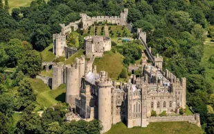 سرقة كنوز تاريخية لا تقدر بثمن من قلعة بريطانية (صور)