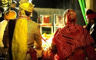 موقف غريب في حفل زفاف ينتهي باستبدال العروسة بشقيقتها