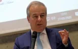 إيطاليا تعلن منح لقاح "أسترازينيكا" لمن تزيد أعمارهم على 60 عاماً فقط.. فما السبب؟!