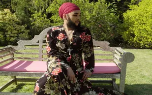 عارضة أزياء تطلق لحيتها وتدخل موسوعة جينيس (فيديو)