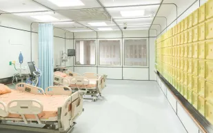 مفاجأة في إعادة التدوير.. أول جناح مستشفى مصنوع بالكامل من القمامة