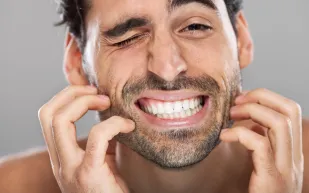 «حكة الحلاق» مرض جلدي يصيب اللحية أكتشف أعراضه «حكة الحلاق» مرض جلدي يصيب اللحية اكتشف أعراضه