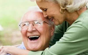 دراسة: الزواج يقي الرجال من الإصابة بهذا المرض