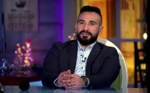 هجوم حاد على الفنان أحمد سعد بعد ظهوره بـ"وشم" داخل مسجد