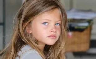 بعد 10 أعوام كاملة كيف أصبحت أجمل طفلة في العالم؟ (صور)