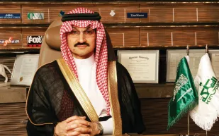 هذه العادة يمارسها الوليد بن طلال في 153 دولة و6 قارات.. و"نيوم" الأفضل (فيديو)