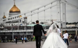 الرقص مع العروس يحول حفل زفاف إلى عزاء! (فيديو)