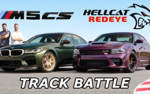 دودج تشارجر هيلكات ضد بي إم دبليو M5 CS لمن الفوز؟ (فيديو)