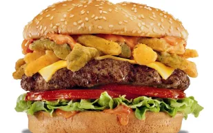 ماذا فعل رجل أمريكي بـ 32 ألف شطيرة "برغر" منذ عام 1972؟! (فيديو)