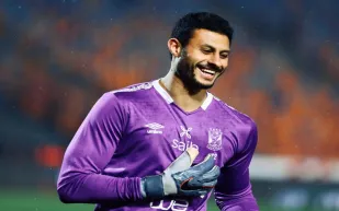 هل ينتقل محمد الشناوي للنصر الأسبوع المقبل؟!