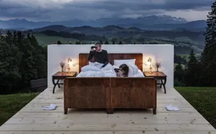 إقامة فريدة من نوعها في فندق بدون سقف على ارتفاع 1000 متر 