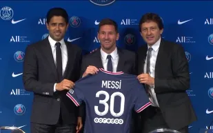 هل باع باريس سان جيرمان 800 ألف قميص لميسي في أسبوع؟!