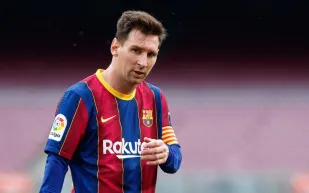 هل يلجأ برشلونة للقضاء لمنع انتقال ميسي لباريس سان جيرمان؟!