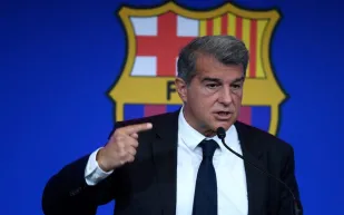 بعد رحيل ميسي.. رئيس برشلونة يكشف مأساة يعيشها النادي الكتالوني