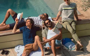 كل ما ينبغي معرفته عن شراء وارتداء القمصان الصيفية