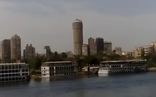 ماذا حدث لأول ناطحة سحاب في القاهرة.. وكيف أصبحت فندقًا للأشباح؟!  