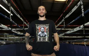 على خطى جده.. حفيد محمد علي كلاي يفوز بالضربة القاضية (فيديو)