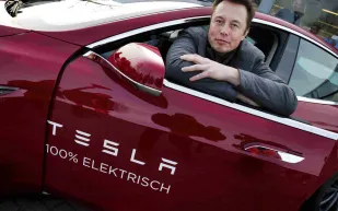  إيلون ماسك يعترف بوجود عيوب خطيرة في سيارات "تسلا" 